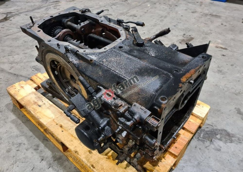 TYLNY MOST MASSEY FERGUSON 6130 851B1 - Rear axle: picture 1 TYLNY MOST MASSEY FERGUSON 6130 851B1 - Rear axle: picture 1