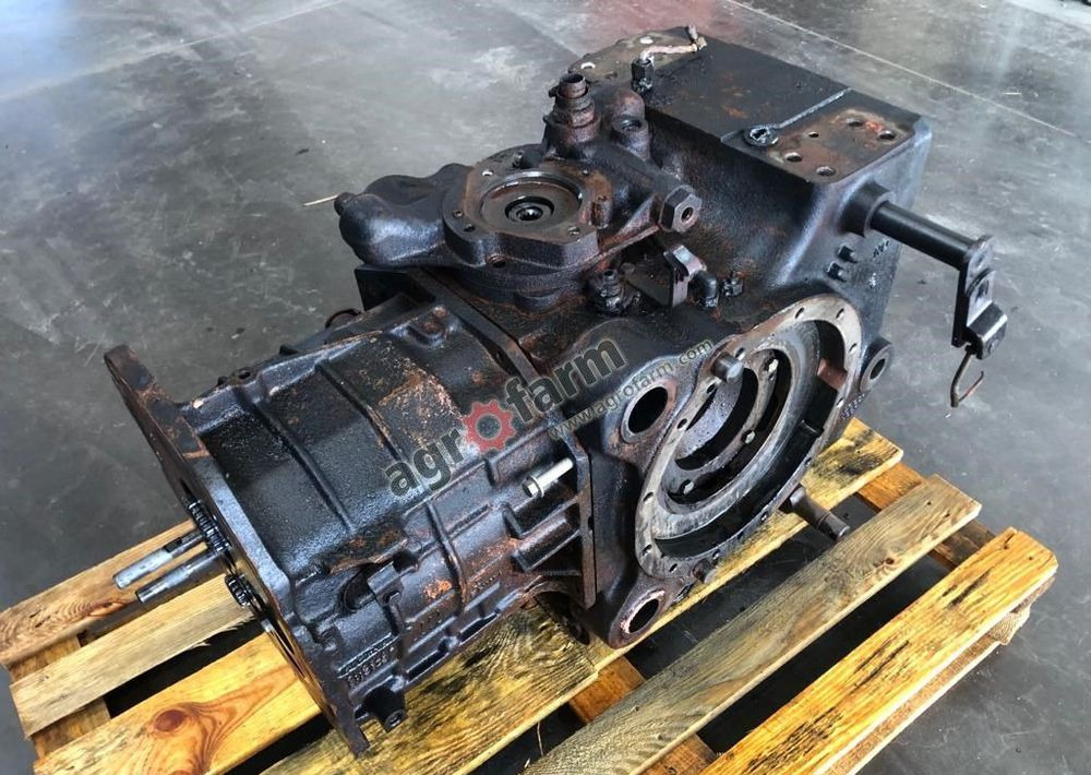 Tylny most John Deere 6400 L115878 - Gearbox: picture 2 Tylny most John Deere 6400 L115878 - Gearbox: picture 2