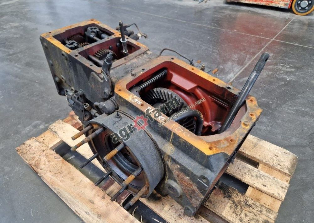 Tylny most New Holland TL 100 - Gearbox: picture 2 Tylny most New Holland TL 100 - Gearbox: picture 2