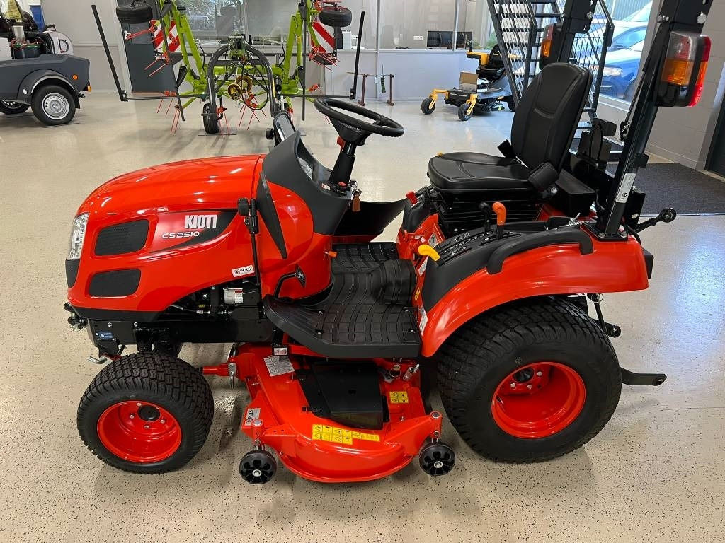 Kioti CS 2510 HST - Municipal tractor: picture 2 Kioti CS 2510 HST - Municipal tractor: picture 2