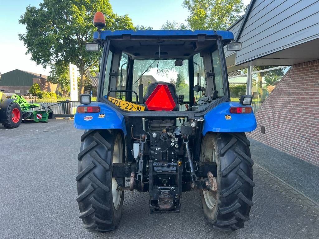 New Holland TL 90 - Farm tractor: picture 4 New Holland TL 90 - Farm tractor: picture 4