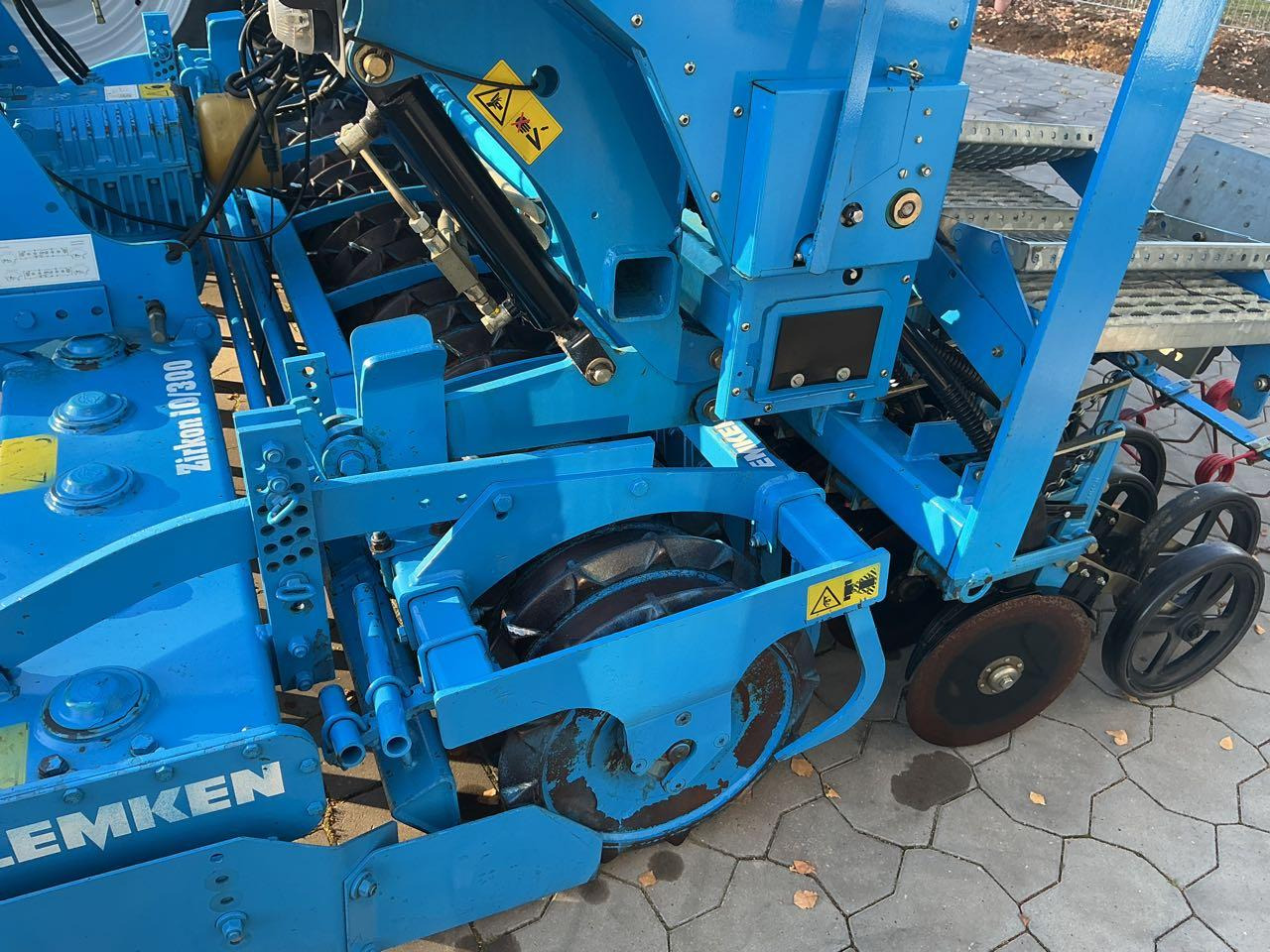 Lemken Saphir 7/300 DS - Combine seed drill: picture 3 Lemken Saphir 7/300 DS - Combine seed drill: picture 3