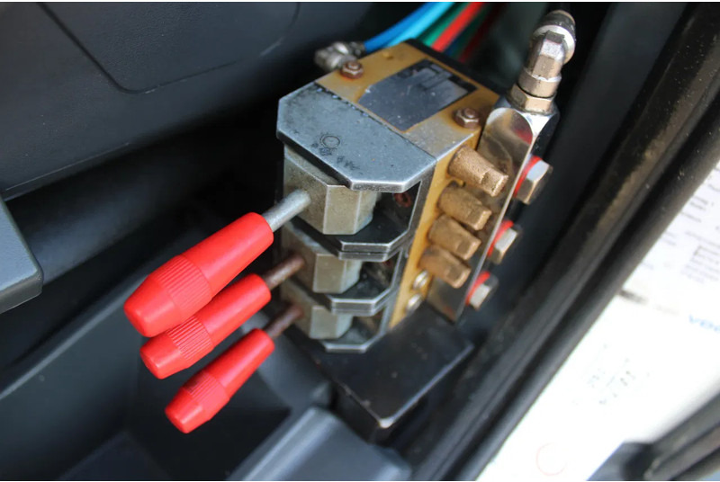 Hook lift truck Iveco Eurocargo 150E18 + manual + 3p: picture 13