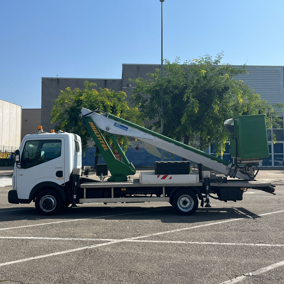 Renault Maxity - Truck: picture 2 Renault Maxity - Truck: picture 2