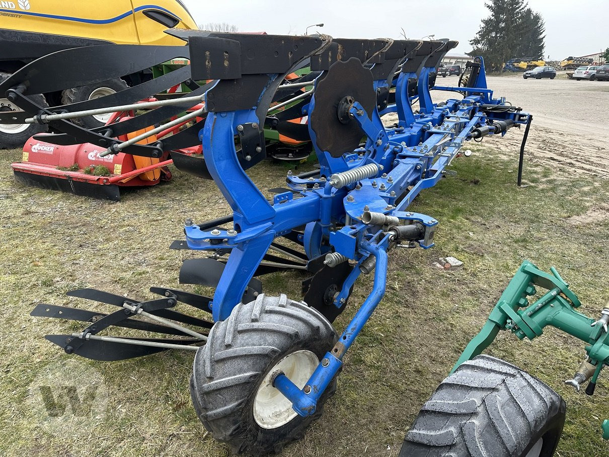 New Holland PHVH 4+1 - Plow: picture 4 New Holland PHVH 4+1 - Plow: picture 4