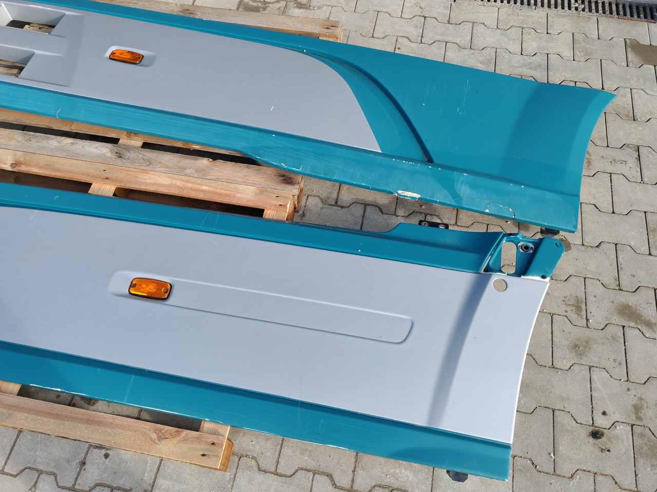 DAF XF106 EURO 6 / SIDE SPOILERS SET - Aerodynamics/ Spoiler: picture 4 DAF XF106 EURO 6 / SIDE SPOILERS SET - Aerodynamics/ Spoiler: picture 4