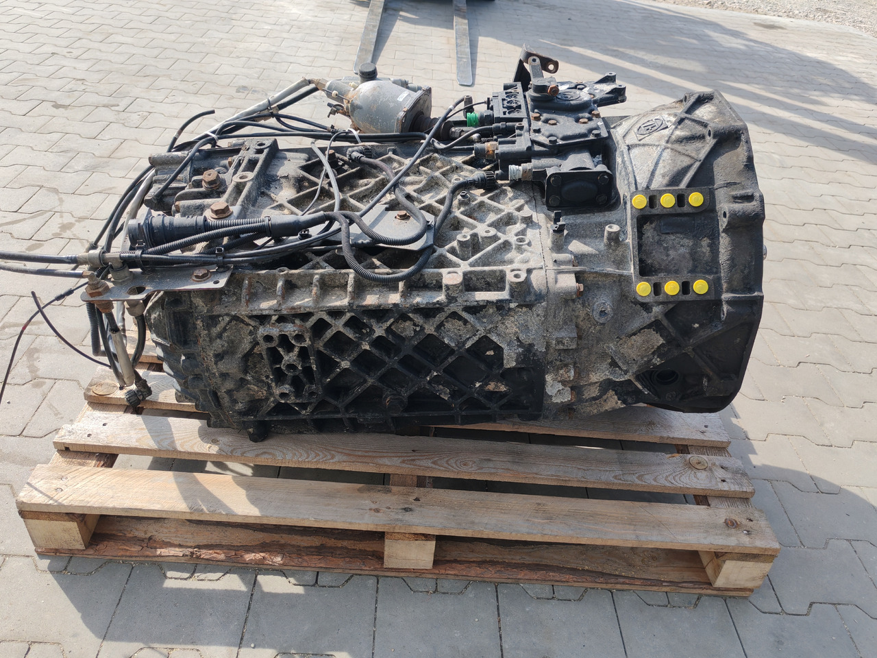 RENAULT PREMIUM DXI / 16S2220 / MANUAL / WORLDWIDE DELIVERY - Gearbox: picture 5 RENAULT PREMIUM DXI / 16S2220 / MANUAL / WORLDWIDE DELIVERY - Gearbox: picture 5