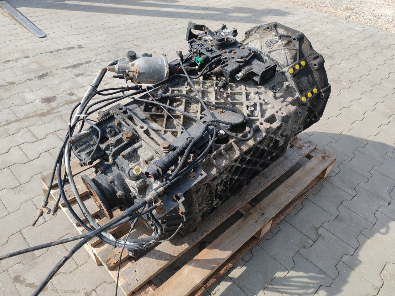 RENAULT PREMIUM DXI / 16S2220 / MANUAL / WORLDWIDE DELIVERY - Gearbox: picture 4 RENAULT PREMIUM DXI / 16S2220 / MANUAL / WORLDWIDE DELIVERY - Gearbox: picture 4