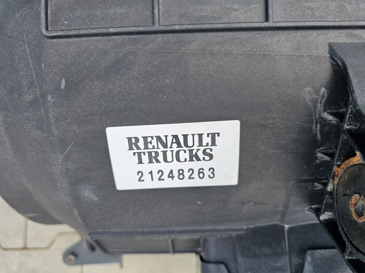 RENAULT RANGE T / AIR FILTER HOUSING / 21248263 - Air filter: picture 3 RENAULT RANGE T / AIR FILTER HOUSING / 21248263 - Air filter: picture 3