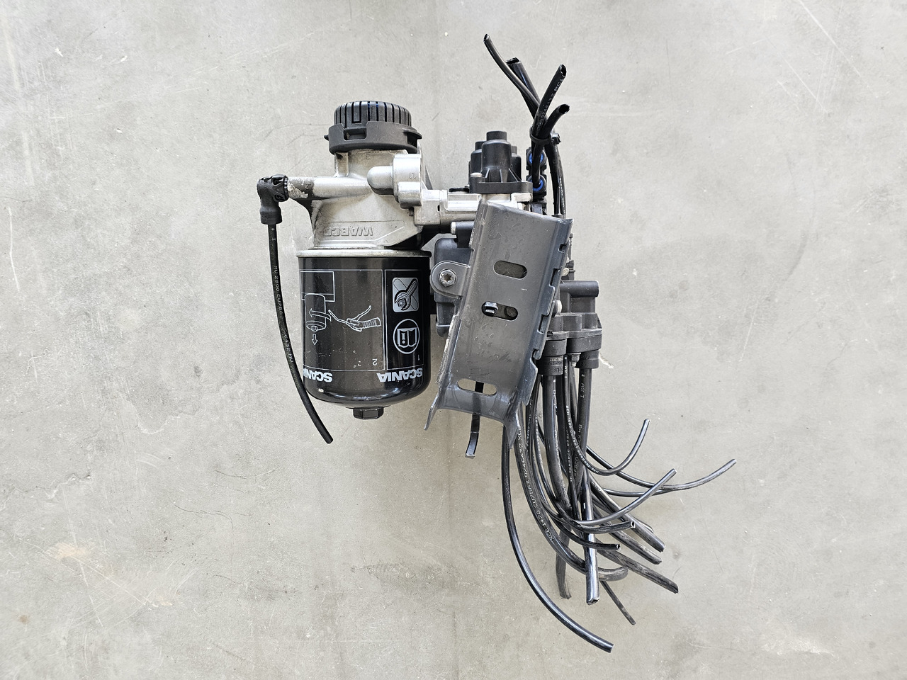 SCANIA APS AIR DRYIER VALVE / 2608040 / WORLDWIDE DELIVERY - Brake valve: picture 2 SCANIA APS AIR DRYIER VALVE / 2608040 / WORLDWIDE DELIVERY - Brake valve: picture 2