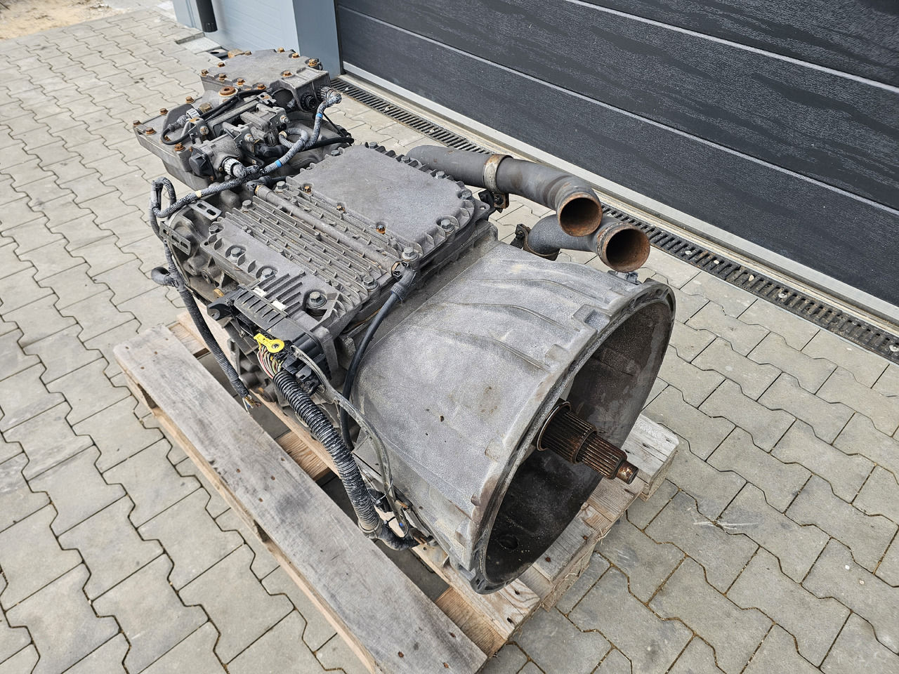 VOLVO FH FM FMX / SPO2812 / RETARDER / CRAWLER / COMPLETE GEARBOX - Gearbox: picture 4 VOLVO FH FM FMX / SPO2812 / RETARDER / CRAWLER / COMPLETE GEARBOX - Gearbox: picture 4