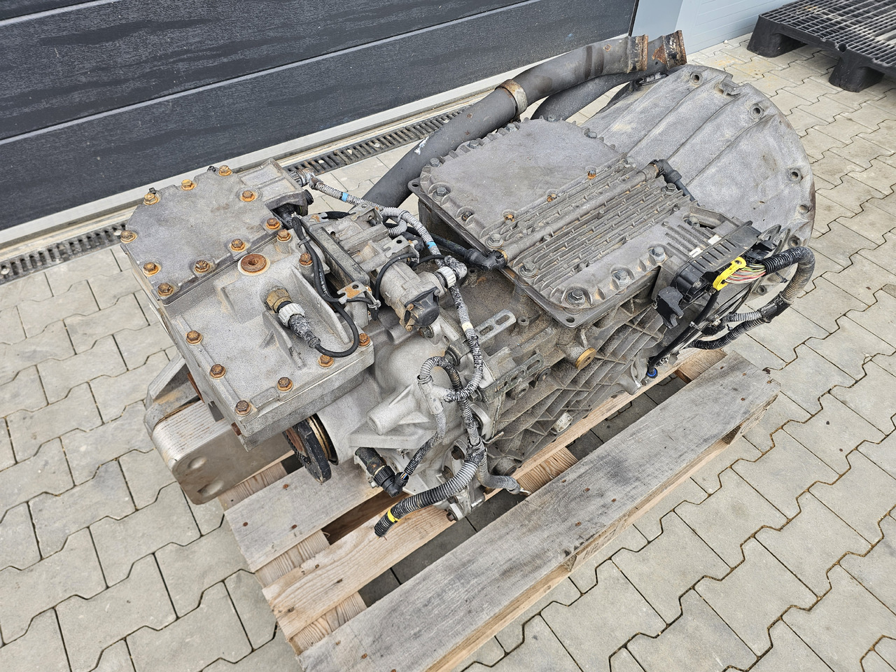 VOLVO FH FM FMX / SPO2812 / RETARDER / CRAWLER / COMPLETE GEARBOX - Gearbox: picture 3 VOLVO FH FM FMX / SPO2812 / RETARDER / CRAWLER / COMPLETE GEARBOX - Gearbox: picture 3