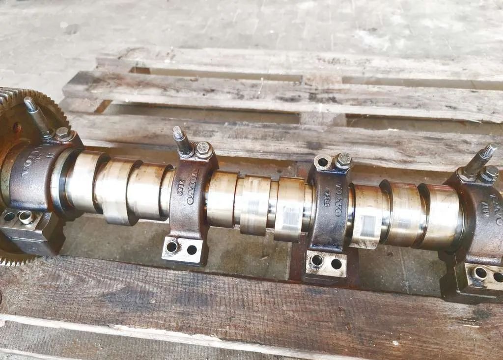 VOLVO FH12 D12 CAMSHAFT / 3165224 / WORLDWIDE DELIVERY - Camshaft for Truck: picture 1 VOLVO FH12 D12 CAMSHAFT / 3165224 / WORLDWIDE DELIVERY - Camshaft for Truck: picture 1