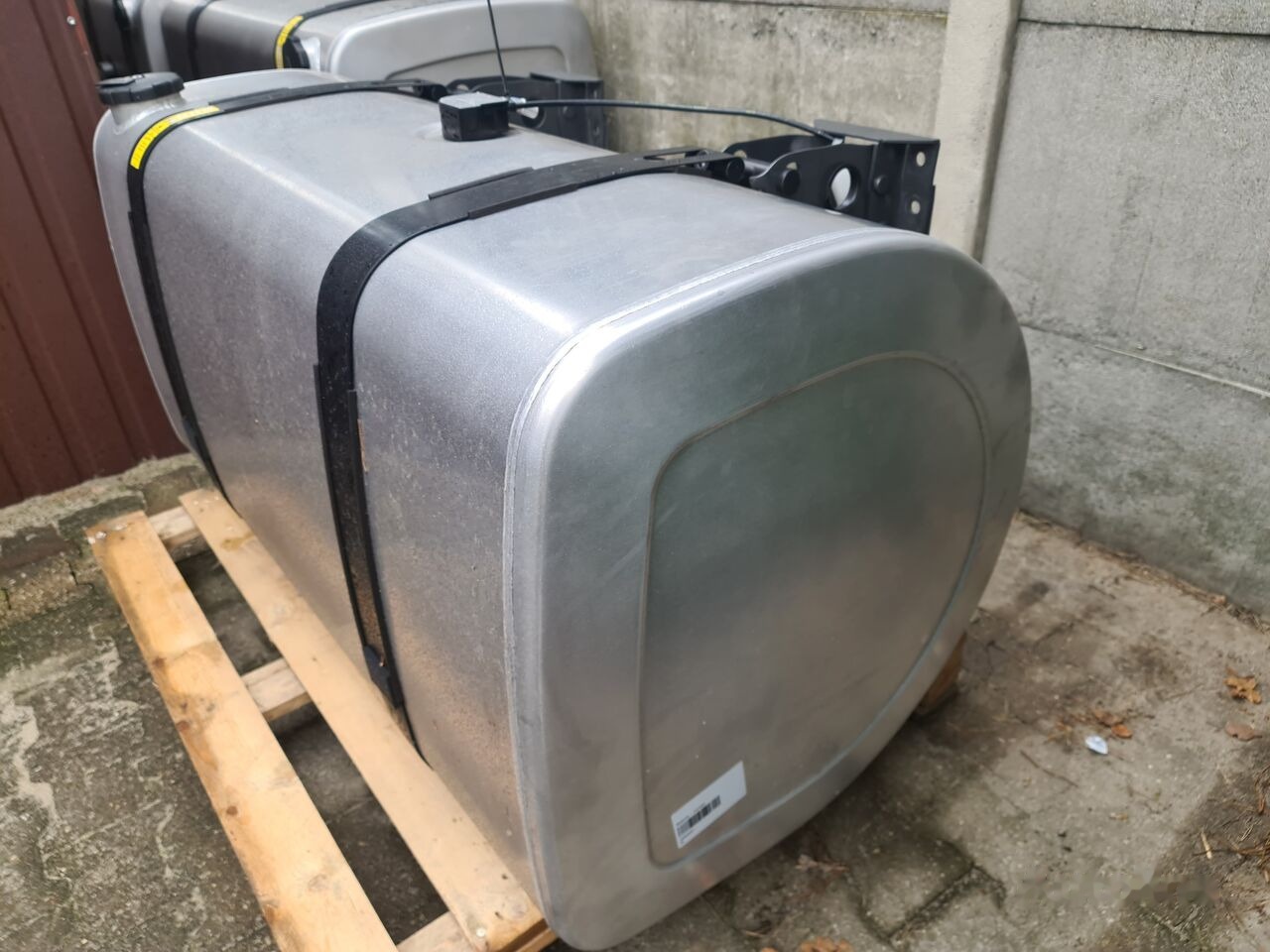 Volvo FH4 FM4 FH FMX Volvo FH FM FH4 FM4 FMX - Fuel tank for Truck: picture 3 Volvo FH4 FM4 FH FMX Volvo FH FM FH4 FM4 FMX - Fuel tank for Truck: picture 3