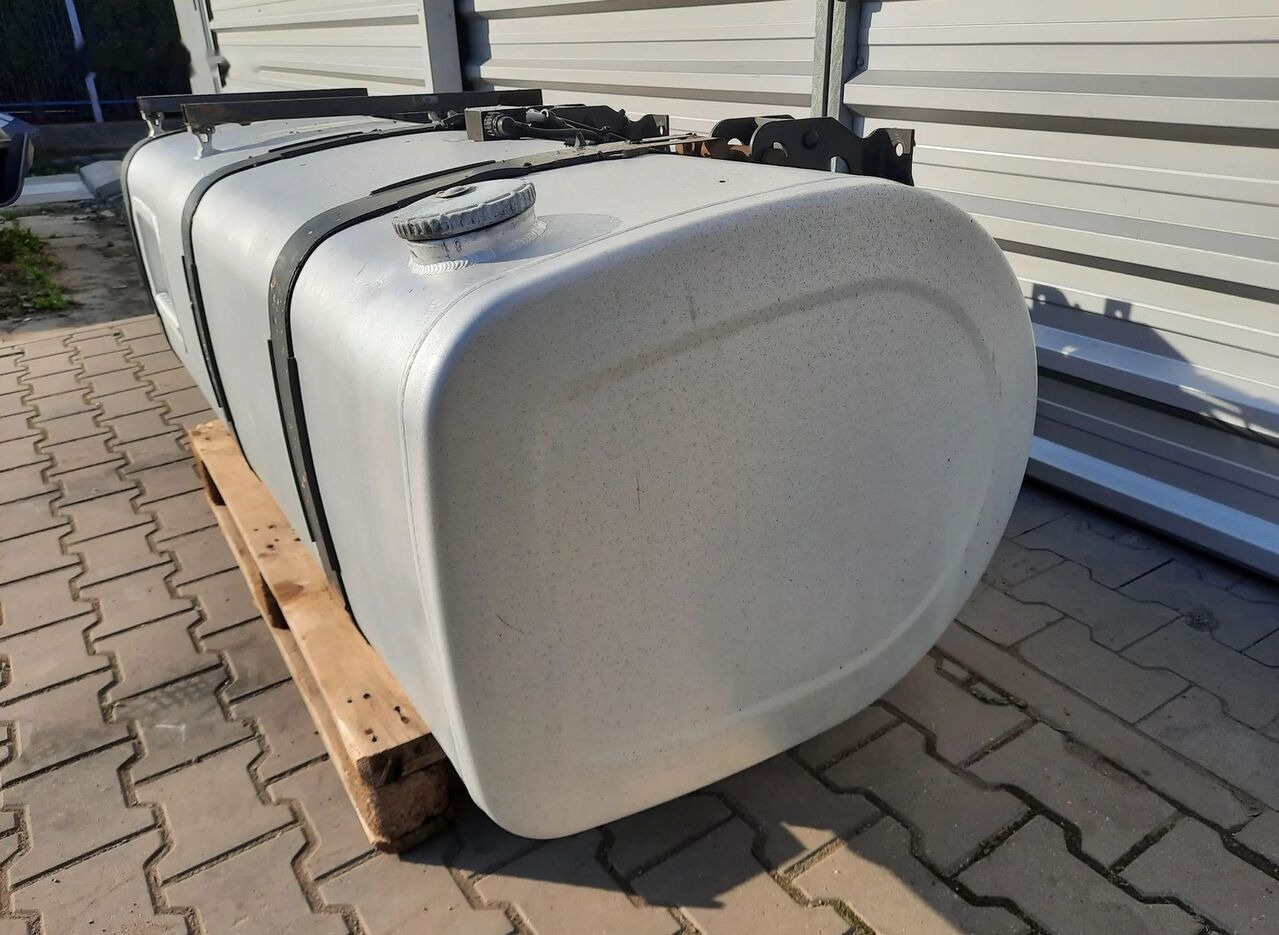 Volvo ZBIORNIK PALIWA 185CM DŁUGOŚĆ LOW DECK MEGA VOLVO FH FM FH4 RENA 20505103 Volvo truck - Fuel tank for Truck: picture 4 Volvo ZBIORNIK PALIWA 185CM DŁUGOŚĆ LOW DECK MEGA VOLVO FH FM FH4 RENA 20505103 Volvo truck - Fuel tank for Truck: picture 4