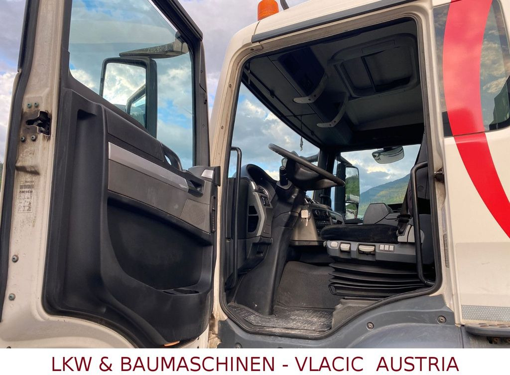 MAN TGS 33.440 (6x4) EEV Abrollkipper MAN TGS 33.440 (6x4) EEV Abrollkipper - Hook lift truck: picture 3 MAN TGS 33.440 (6x4) EEV Abrollkipper MAN TGS 33.440 (6x4) EEV Abrollkipper - Hook lift truck: picture 3