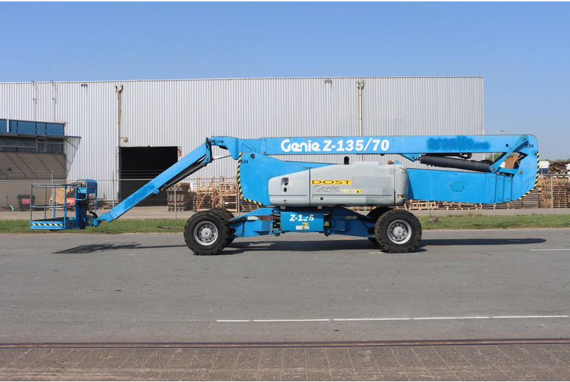 Genie Z135 - Articulated boom: picture 4 Genie Z135 - Articulated boom: picture 4