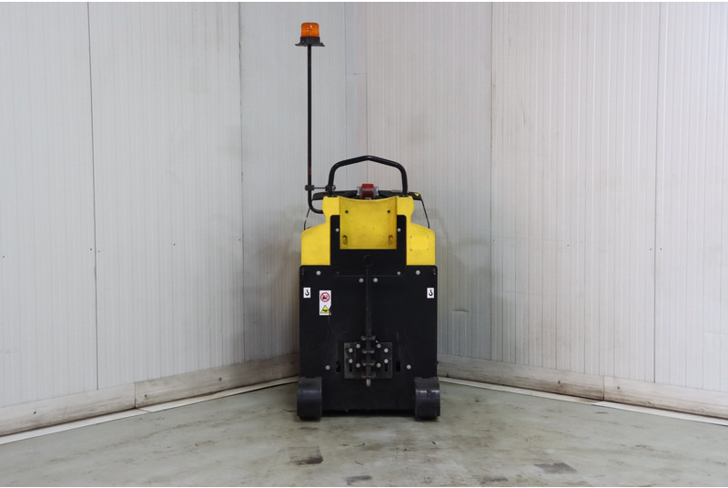 Hyster LO5.0T - Tow tractor: picture 3 Hyster LO5.0T - Tow tractor: picture 3