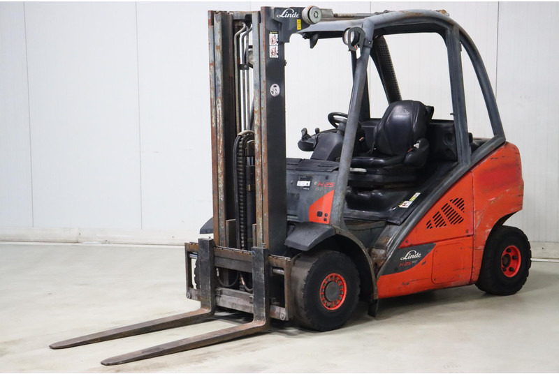 Linde H25D-02 - Diesel forklift: picture 3 Linde H25D-02 - Diesel forklift: picture 3
