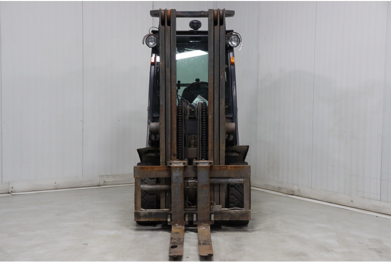 Nissan FGD02A30Q - Diesel forklift: picture 3 Nissan FGD02A30Q - Diesel forklift: picture 3
