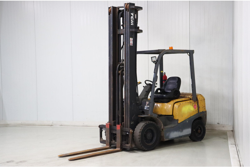 TCM FD25T3 - Diesel forklift: picture 3 TCM FD25T3 - Diesel forklift: picture 3