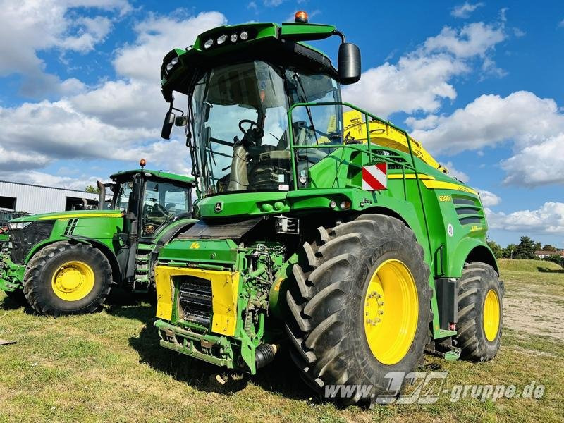 John Deere 8300 - Farm tractor: picture 1 John Deere 8300 - Farm tractor: picture 1