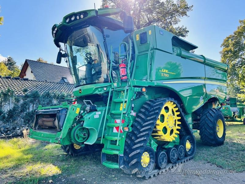 John Deere S780 - Combine harvester: picture 1 John Deere S780 - Combine harvester: picture 1