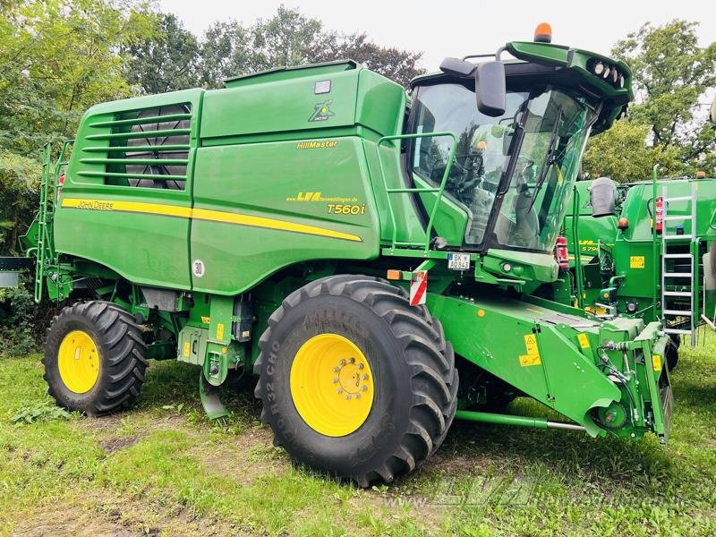 John Deere T560 Hillmaster - Combine harvester: picture 2 John Deere T560 Hillmaster - Combine harvester: picture 2