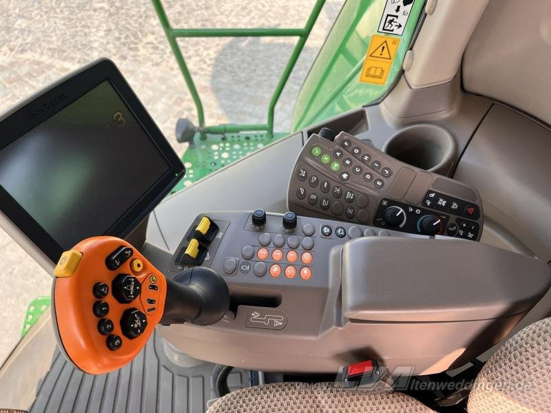 Combine harvester John Deere T660: picture 8