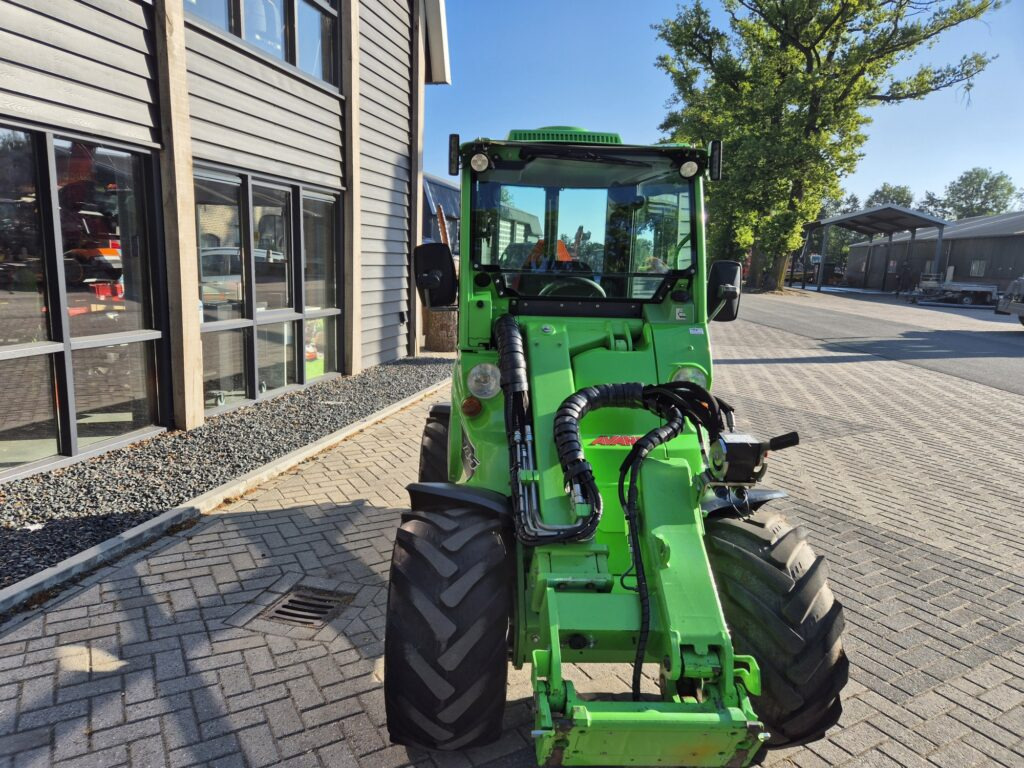 Compact loader AVANT 745 optidrive: picture 7