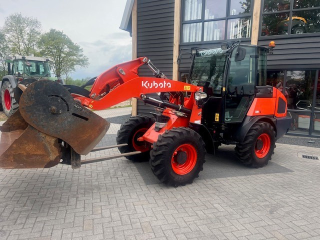KUBOTA R082 - Wheel loader: picture 3 KUBOTA R082 - Wheel loader: picture 3