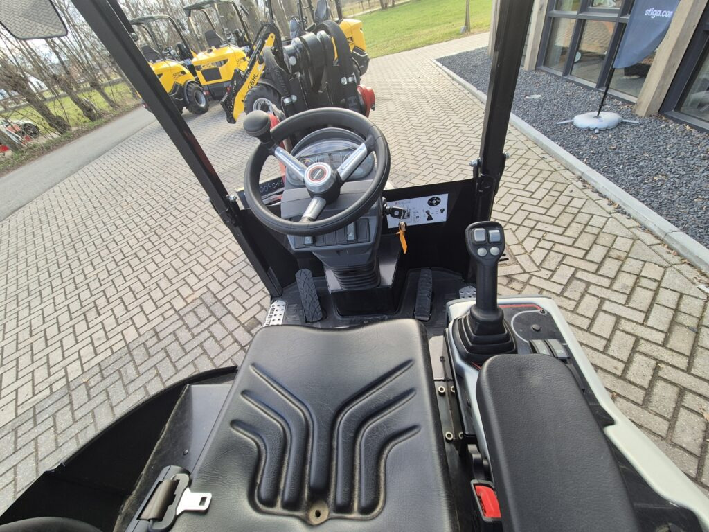 Compact loader MANITOU MLA 2-25H miniloader: picture 8 Compact loader MANITOU MLA 2-25H miniloader: picture 8