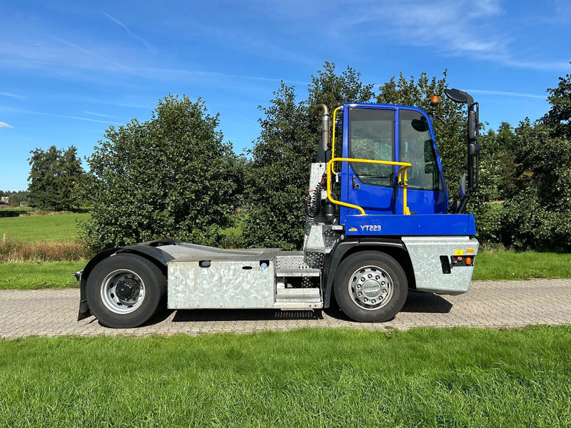 Terberg YT 223 | LOW HOURS - * 9211 *| GALVANISH CHASSIS | NEW MODEL - Terminal tractor: picture 4 Terberg YT 223 | LOW HOURS - * 9211 *| GALVANISH CHASSIS | NEW MODEL - Terminal tractor: picture 4