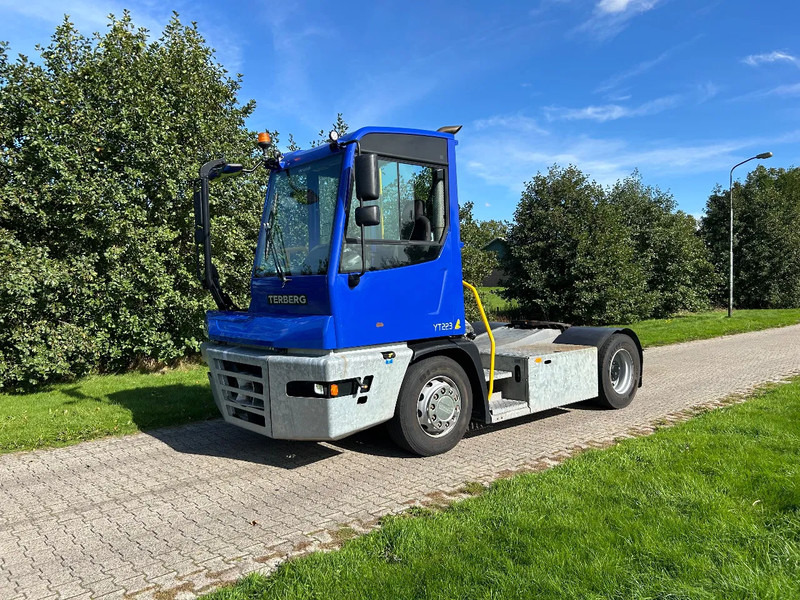 Terberg YT 223 | LOW HOURS - * 9211 *| GALVANISH CHASSIS | NEW MODEL - Terminal tractor: picture 1 Terberg YT 223 | LOW HOURS - * 9211 *| GALVANISH CHASSIS | NEW MODEL - Terminal tractor: picture 1