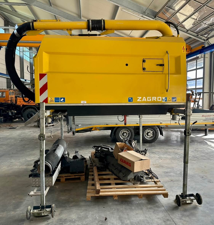 Unimog Aufbaukehrmaschine Trilety SK-370 - Road sweeper: picture 3 Unimog Aufbaukehrmaschine Trilety SK-370 - Road sweeper: picture 3