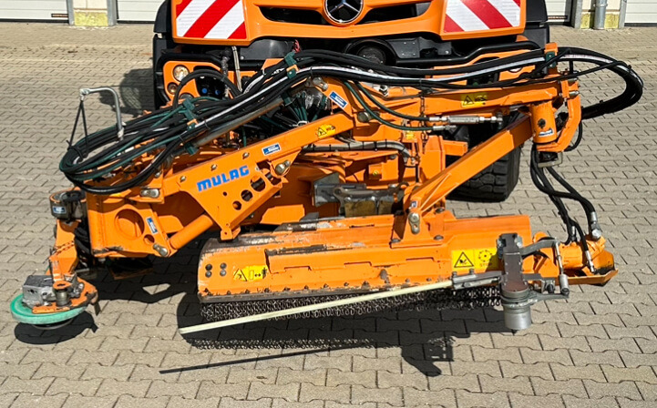 Unimog Leitpfostenausmähgerät / Randstreifenmähger - Boom mower: picture 1 Unimog Leitpfostenausmähgerät / Randstreifenmähger - Boom mower: picture 1