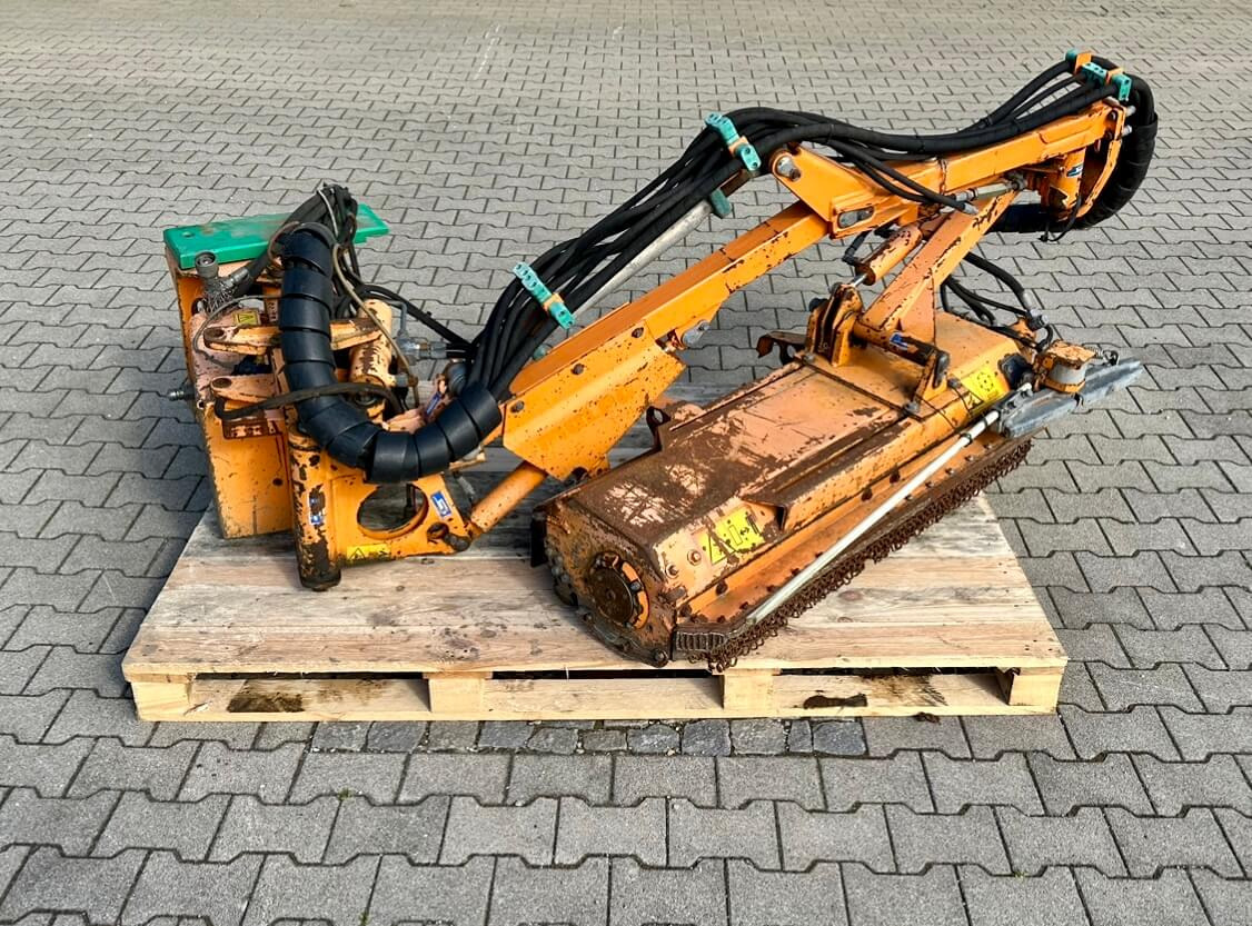 Unimog Randstreifenmulcher Mulag MRK 300 - Boom mower: picture 1 Unimog Randstreifenmulcher Mulag MRK 300 - Boom mower: picture 1
