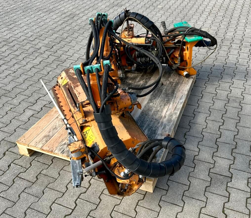 Unimog Randstreifenmulcher Mulag MRK 300 - Boom mower: picture 3 Unimog Randstreifenmulcher Mulag MRK 300 - Boom mower: picture 3