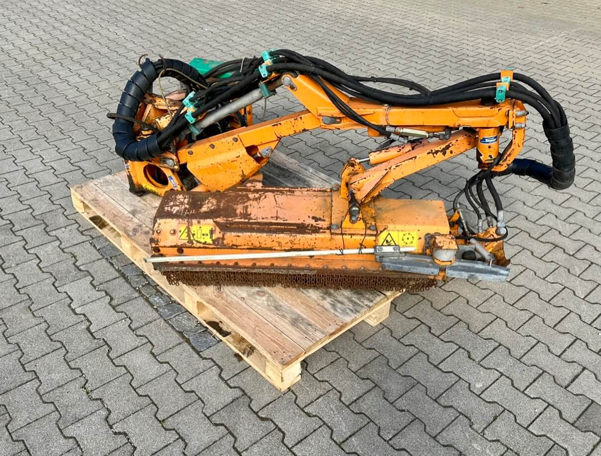 Unimog Randstreifenmulcher Mulag MRK 300 - Boom mower: picture 2 Unimog Randstreifenmulcher Mulag MRK 300 - Boom mower: picture 2