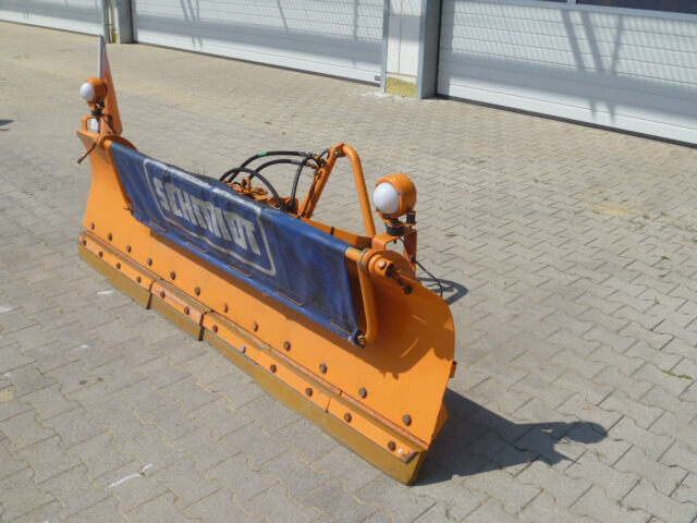 Unimog Schneepflug - Schneeschild Schmidt F11L - Snow plough: picture 2 Unimog Schneepflug - Schneeschild Schmidt F11L - Snow plough: picture 2