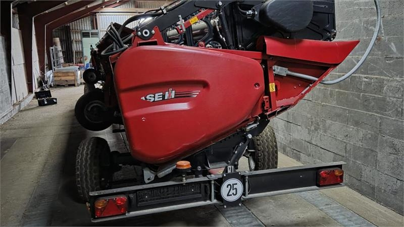 Case IH 8250 Axial-Flow med 35fod Varicut skærebord. Dansk - Combine harvester: picture 4 Case IH 8250 Axial-Flow med 35fod Varicut skærebord. Dansk - Combine harvester: picture 4