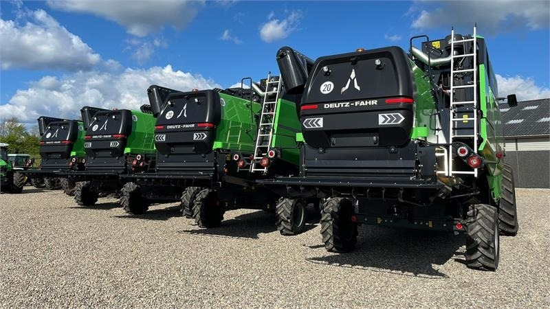 Deutz-fahr C7206 With 24feed - 7.2m header. New and unused Co - Combine harvester: picture 1 Deutz-fahr C7206 With 24feed - 7.2m header. New and unused Co - Combine harvester: picture 1