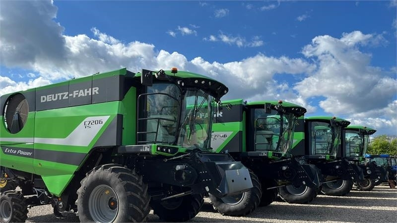 Deutz-fahr C7206 With 24feed - 7.2m header. New and unused Co - Combine harvester: picture 3 Deutz-fahr C7206 With 24feed - 7.2m header. New and unused Co - Combine harvester: picture 3
