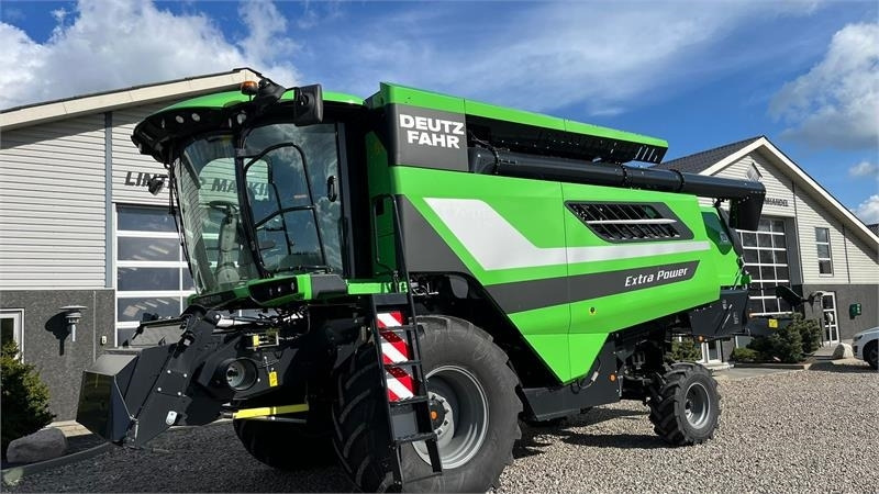 Deutz-fahr C7206 With 24feed - 7.2m header. New and unused Co - Combine harvester: picture 1 Deutz-fahr C7206 With 24feed - 7.2m header. New and unused Co - Combine harvester: picture 1