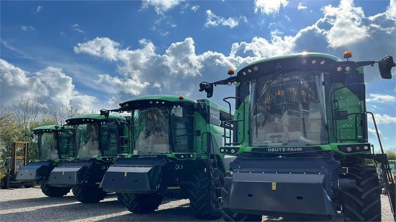 Deutz-fahr C7206 With 24feed - 7.2m header. New and unused Co - Combine harvester: picture 2 Deutz-fahr C7206 With 24feed - 7.2m header. New and unused Co - Combine harvester: picture 2