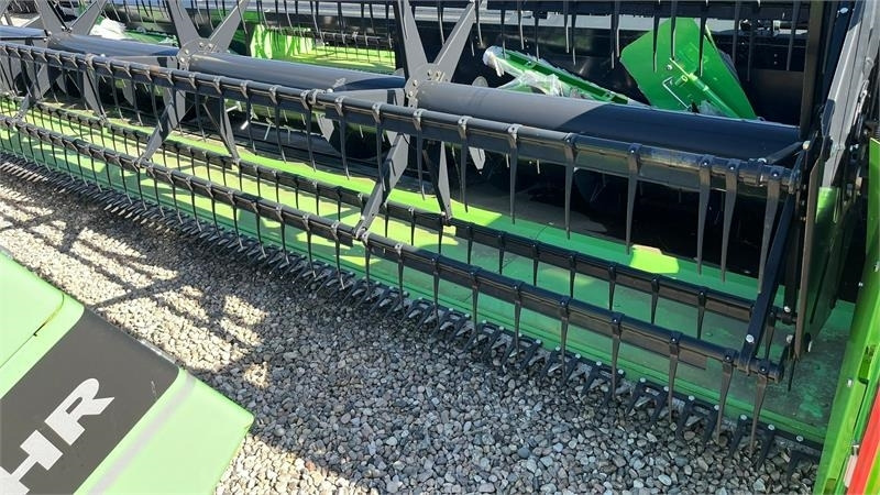 Deutz-fahr C7206 With 24feed - 7.2m header. New and unused Co - Combine harvester: picture 3 Deutz-fahr C7206 With 24feed - 7.2m header. New and unused Co - Combine harvester: picture 3