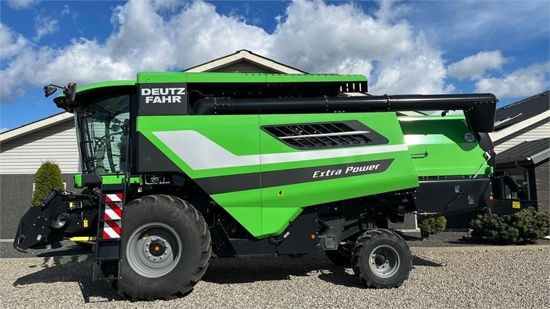 Deutz-fahr C7206 With 24feed - 7.2m header. New and unused Co - Combine harvester: picture 1 Deutz-fahr C7206 With 24feed - 7.2m header. New and unused Co - Combine harvester: picture 1
