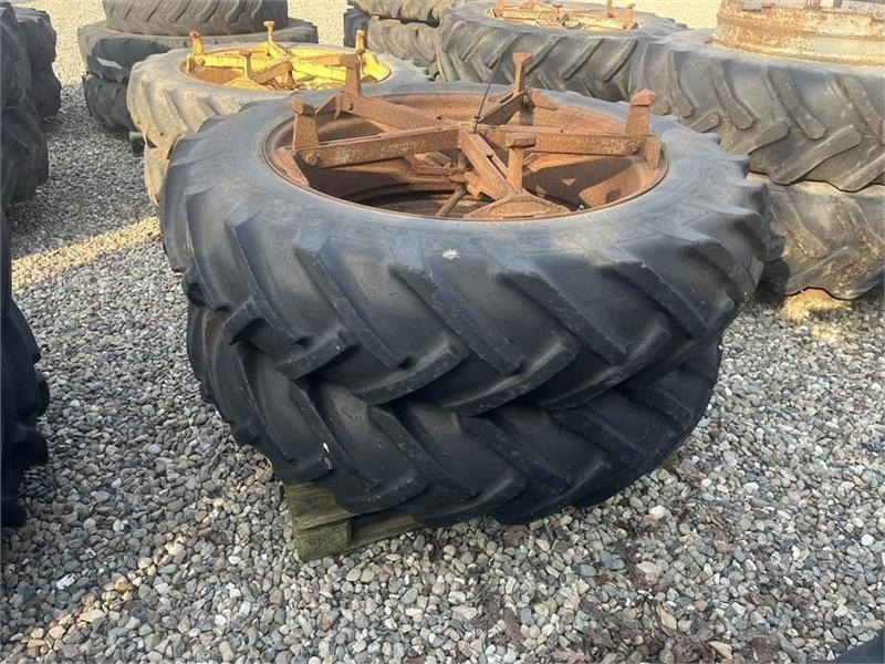 Goodyear 13,6 -38 Molcon 5 arme bred - Tire for Agricultural machinery: picture 1 Goodyear 13,6 -38 Molcon 5 arme bred - Tire for Agricultural machinery: picture 1