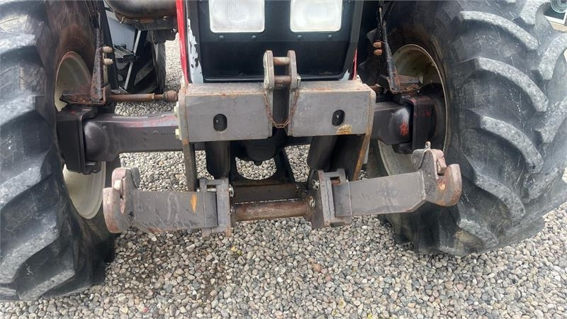 Massey Ferguson 8120 DYNA 4 Med frontlift - Farm tractor: picture 4 Massey Ferguson 8120 DYNA 4 Med frontlift - Farm tractor: picture 4