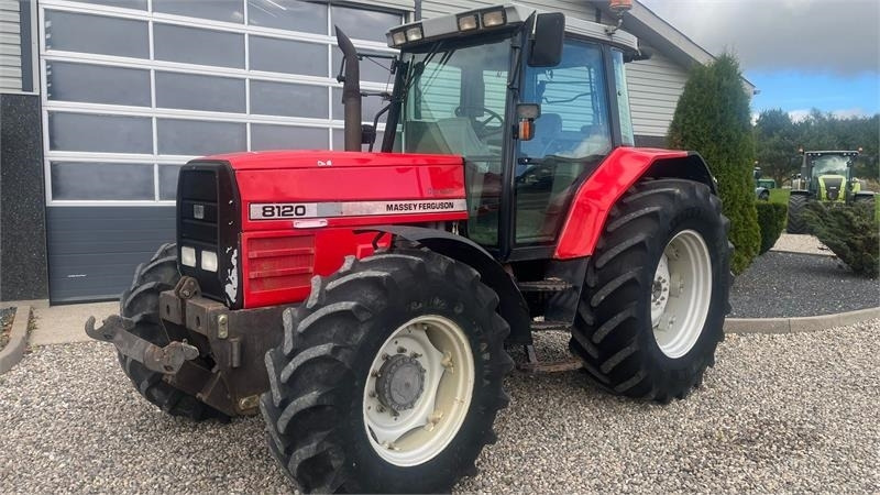 Massey Ferguson 8120 DYNA 4 Med frontlift - Farm tractor: picture 2 Massey Ferguson 8120 DYNA 4 Med frontlift - Farm tractor: picture 2